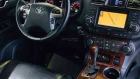 Toyota Highlander 2012 г.в.