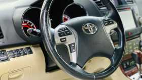 Toyota Highlander 2012 г.в.