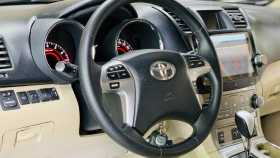 Toyota Highlander 2013 г.в.