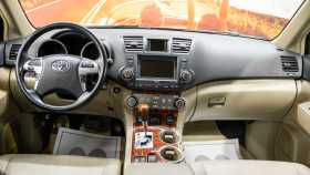Toyota Highlander 2011 г.в.
