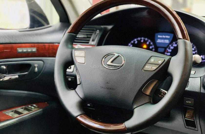 Lexus LS