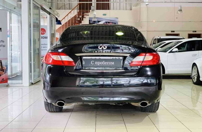 Infiniti M