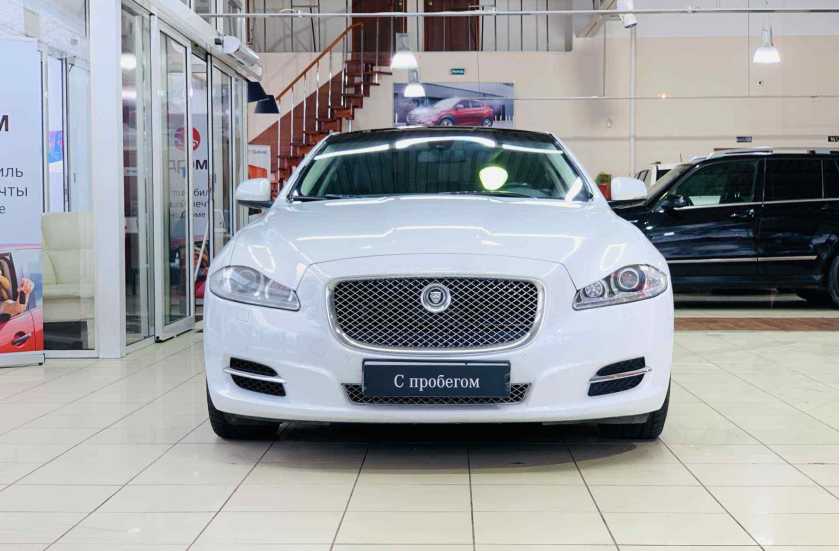 Jaguar XJ