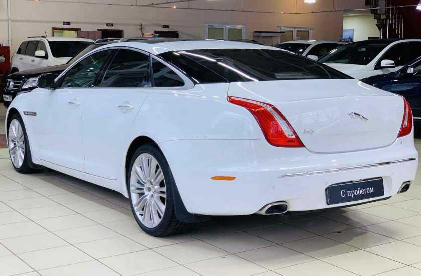 Jaguar XJ