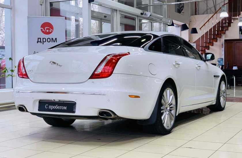 Jaguar XJ