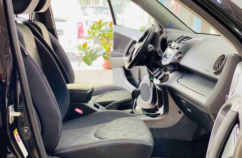 Toyota RAV4 2011 г.в.